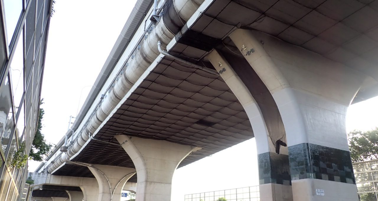 名古屋第二環状自動車道　西條高架橋裏面吸音板補強工事